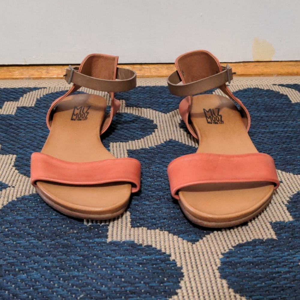 Miz Mooz Alanis in Coral
